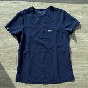 Figs Women’s Short Sleeve V-Neck Scrub Top in Navy